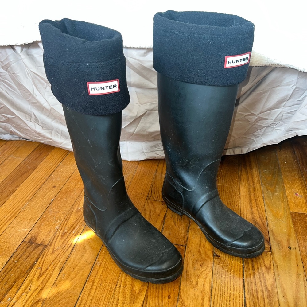 HUNTER black rain boots + fleece liner